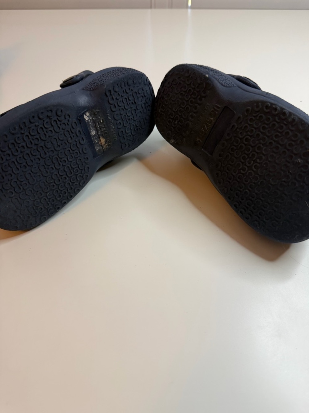 Crocs-Style Kids Navy and Teal Clog Sandals with Shark Charm - Picture 4 of 5